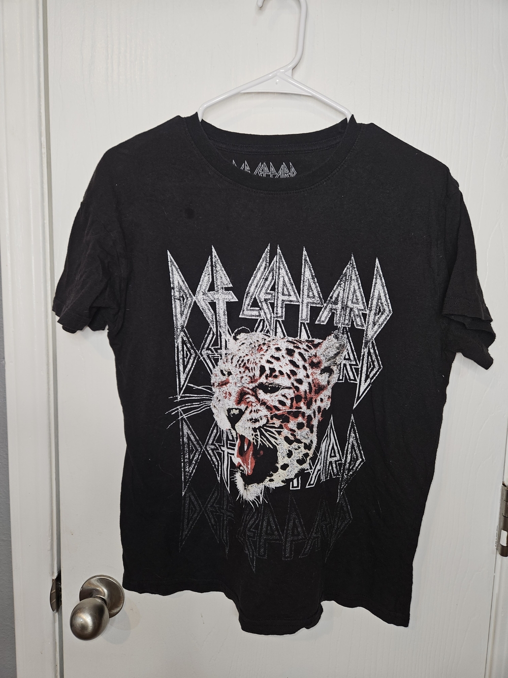 Def Leppard Black Graphic Leopard Tee - Women's Short Sleeve